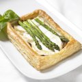 Asparagus, goat's cheese & caramelised onion tart