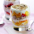 Yogurt, oat & fruit layer