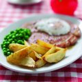 Honey mustard gammon, egg & potato wedges