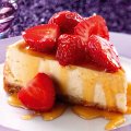 Baked cheesecake with caramelised honey sauce