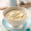 Honey & yogurt porridge with banana