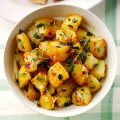 Thyme & garlic roasted potatoes