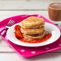 Wholewheat American pancakes with strawberry sauce