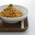 Soft noodles with crab & sweet chilli sauce
