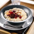 Porridge with spicy stewed fruit