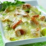 Chicken, leek & cheddar bake