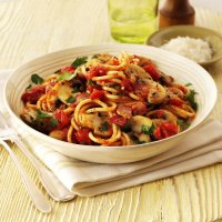 Spaghetti with spicy tomato, bacon & mushroom sauce