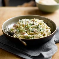 Spaghetti with leeks, peas, bacon & lemon