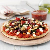 Vegetable & goat's cheese pizza