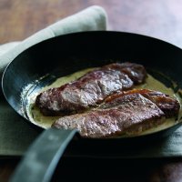 Steaks with peppercorn sauce