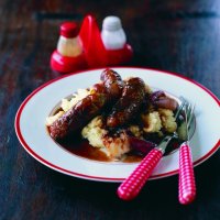 Bangers & mash with red onion gravy