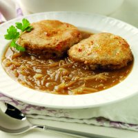 Baked onion soup with wholemeal cheese cobblers