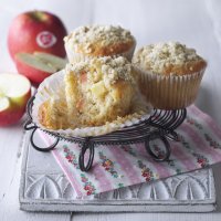 Oaty crumble apple muffin