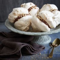 Hazelnut coffee meringues