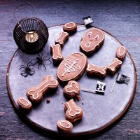 Kirstie Allsopp's Halloween skeleton biscuits