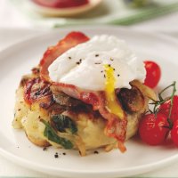 Breakfast hash with bacon & poached eggs