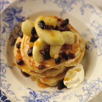 Thick pancakes with spiced apple