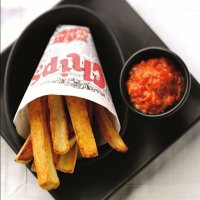 Nineties chunky chips with tomato & pepper sauce