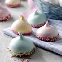 Mini confetti meringues