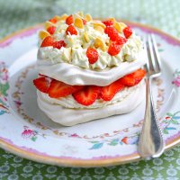 Strawberry almond pavlova