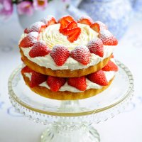 Strawberry cream Victoria sponge cake