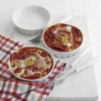 Smoky bacon, tomato & egg bake