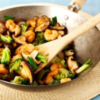 Stir-fry prawns with mushroom & broccoli