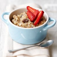 Muesli porridge & strawberries