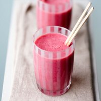 Pomegranate, raspberry & banana smoothie