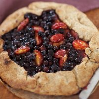 Easy plum & bilberry pie