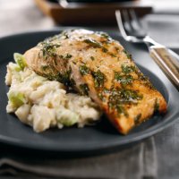 Salmon with dill sauce