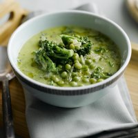 Pea, Tenderstem broccoli & mint soup