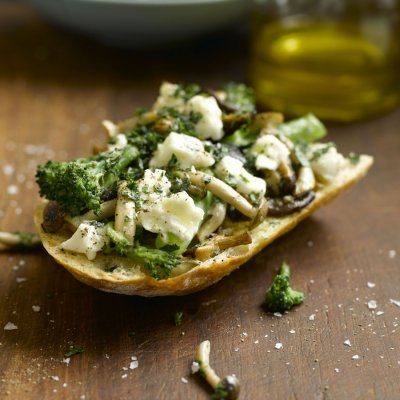 Bruschetta with Tenderstem, garlic mushrooms & feta