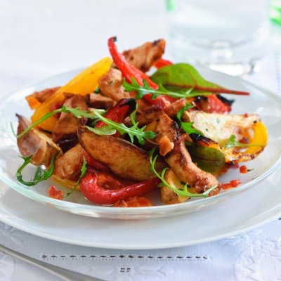 Warm chilli chicken salad