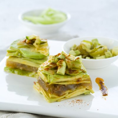 Marinated sea bass with avocado & paprika