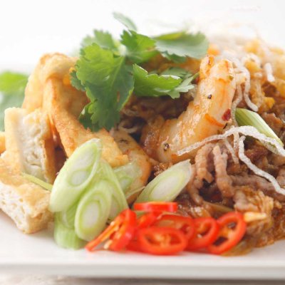 Sweet and sour crispy noodles