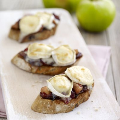Spicy Bramley apple & cranberry bruschetta