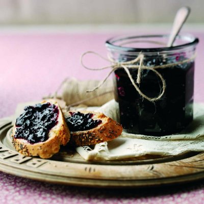 Apple & blackcurrant jam