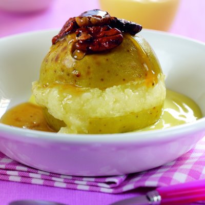 Baked bramley apples with pecans & golden syrup