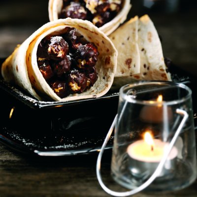 Spicy orange, chocolate & cranberry wrap cake