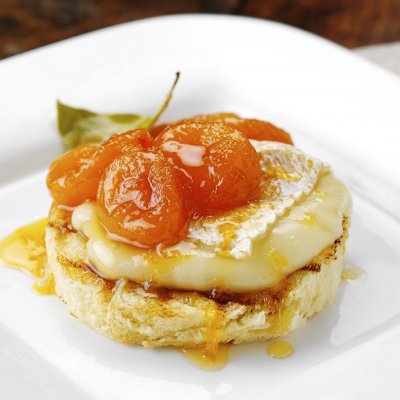 Honey glazed goat's cheese with spiced apricot compote