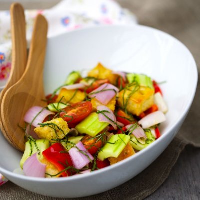 Shallot, cucumber & tomato panzanella