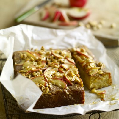 Apple cake with hazelnut caramel topping