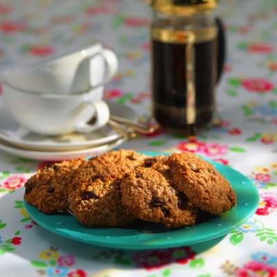 Oat & raisin cookies
