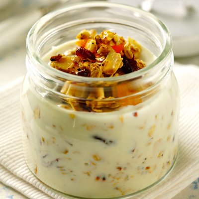 Oaty yogurt with nuts