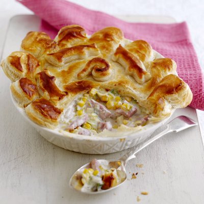 Bacon, leek & sweetcorn puff pie