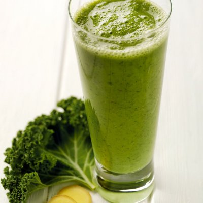 Pineapple, kale & apple detox smoothie