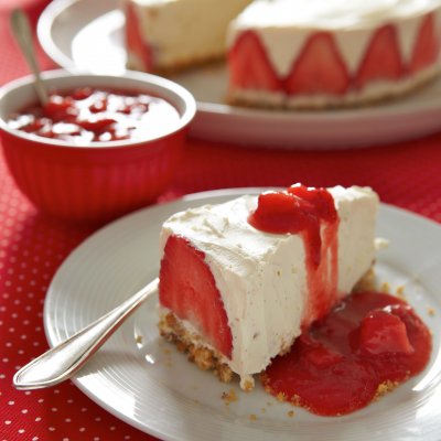 Strawberries & vanilla cheesecake, with a warm strawberry compote