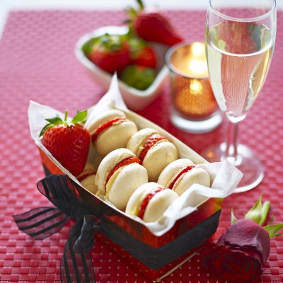 Strawberry & almond macaroons