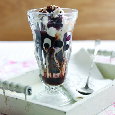 Fudge brownie sundae